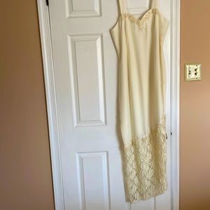 Gorgeous dress for Prom or Wedding size is a medium. Wore once to a wedding